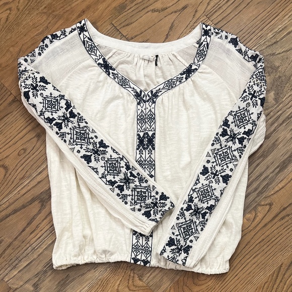 Boho! Akemi + Kin {Anthro} Embroidered White & Navy Blue Peasant Blouse | Small - Picture 1 of 11